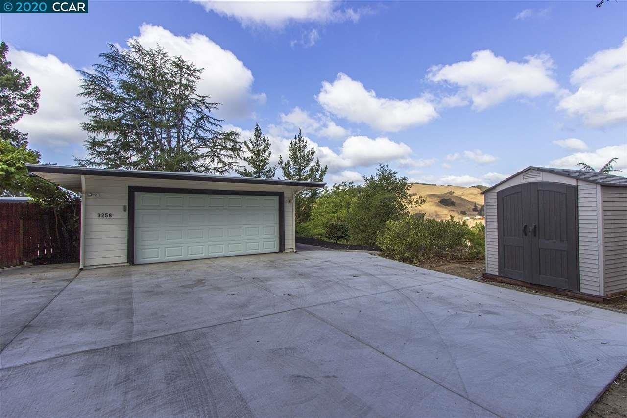 3258 Judith Ln