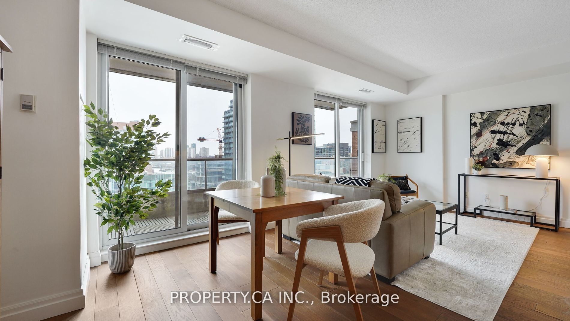 168 King St E 1212