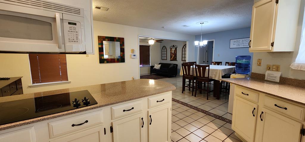 2013 Renee Dr