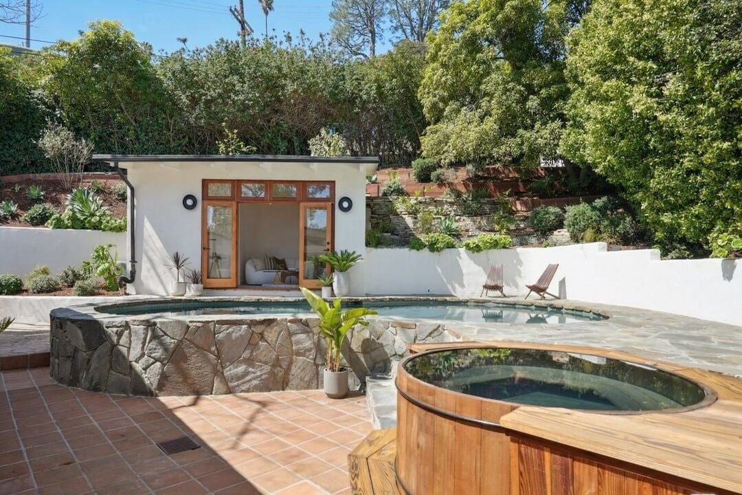 Sunset Crest Dr, 90046