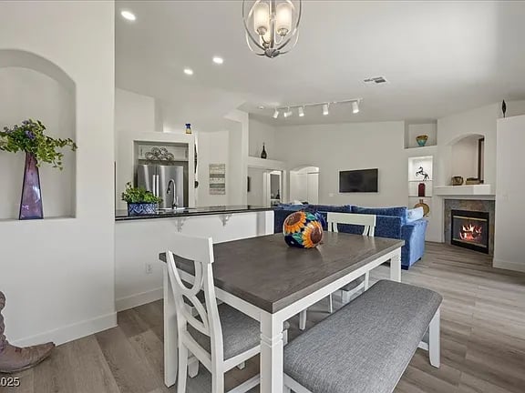 5000 Red Rock Unit: 240