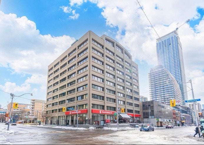 555 Yonge St 502