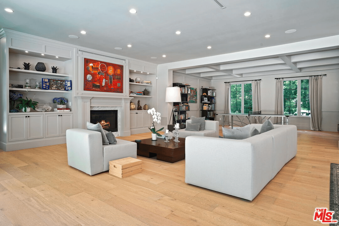 2794 Mandeville Canyon Rd