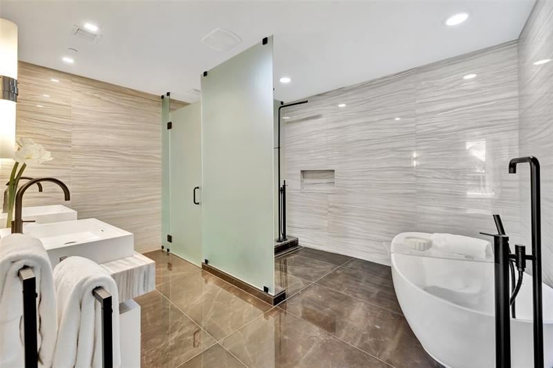 2200 N Ocean Blvd: Unit S303