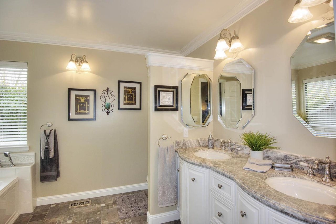 11332 Rolling Hills Dr