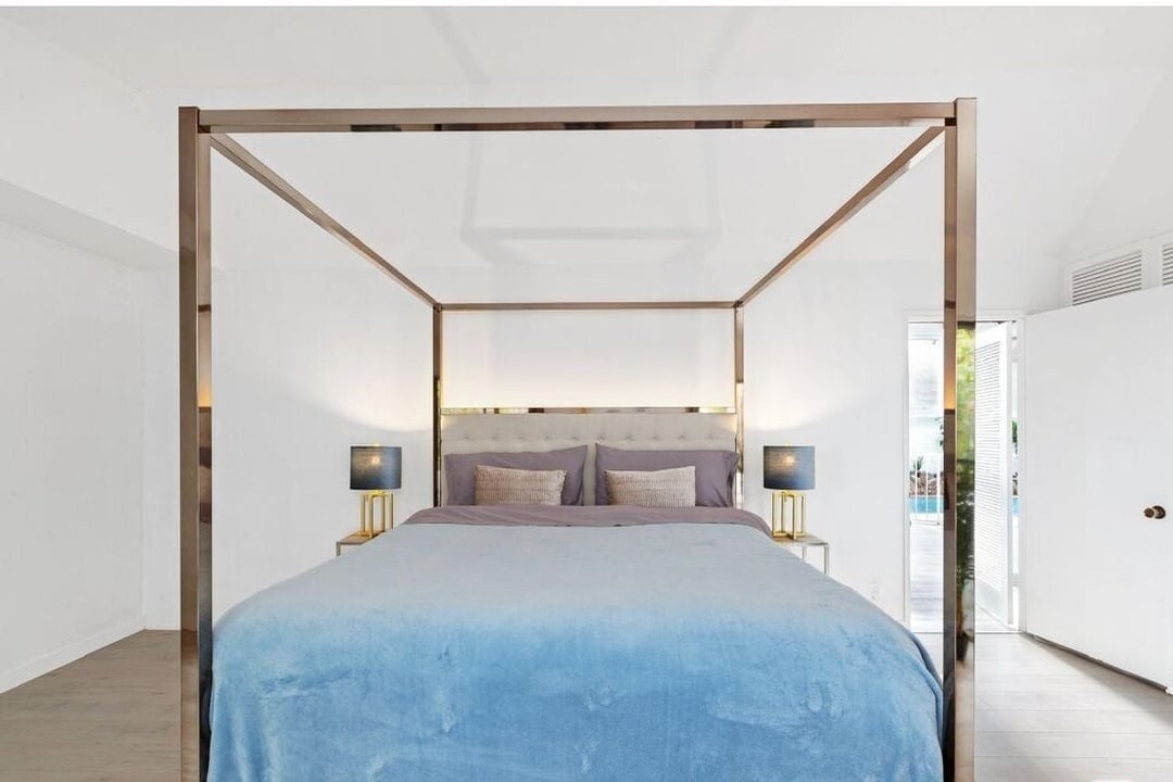 Monarch Pavilion, Beverly Grove Dr, 90210