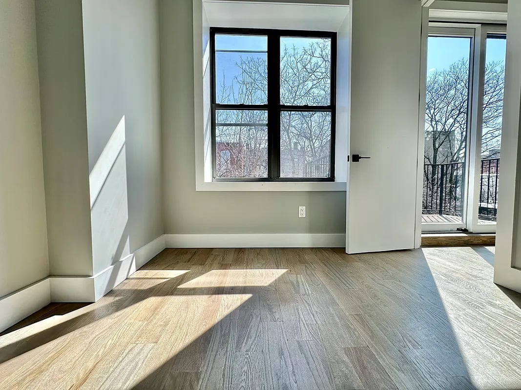 254 Melrose St 4B