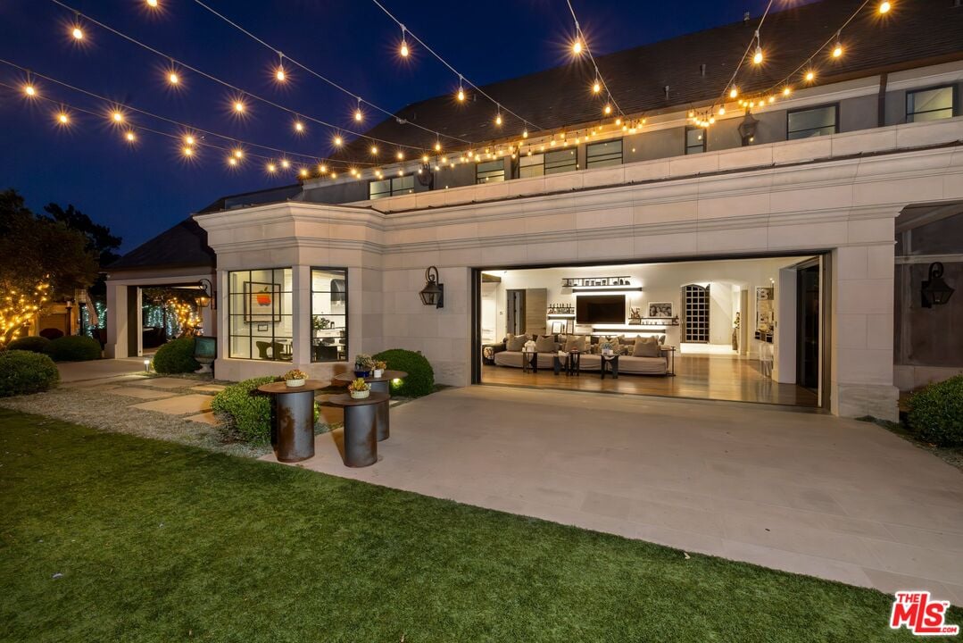 Stone Ridge Ln, 90077