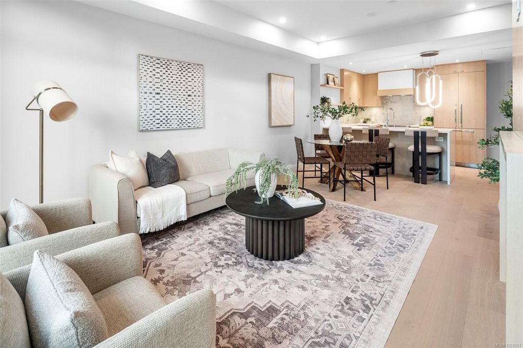 5229 Cordova Bay, #304