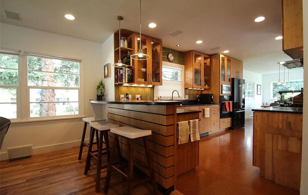 1302 S Grand Ave