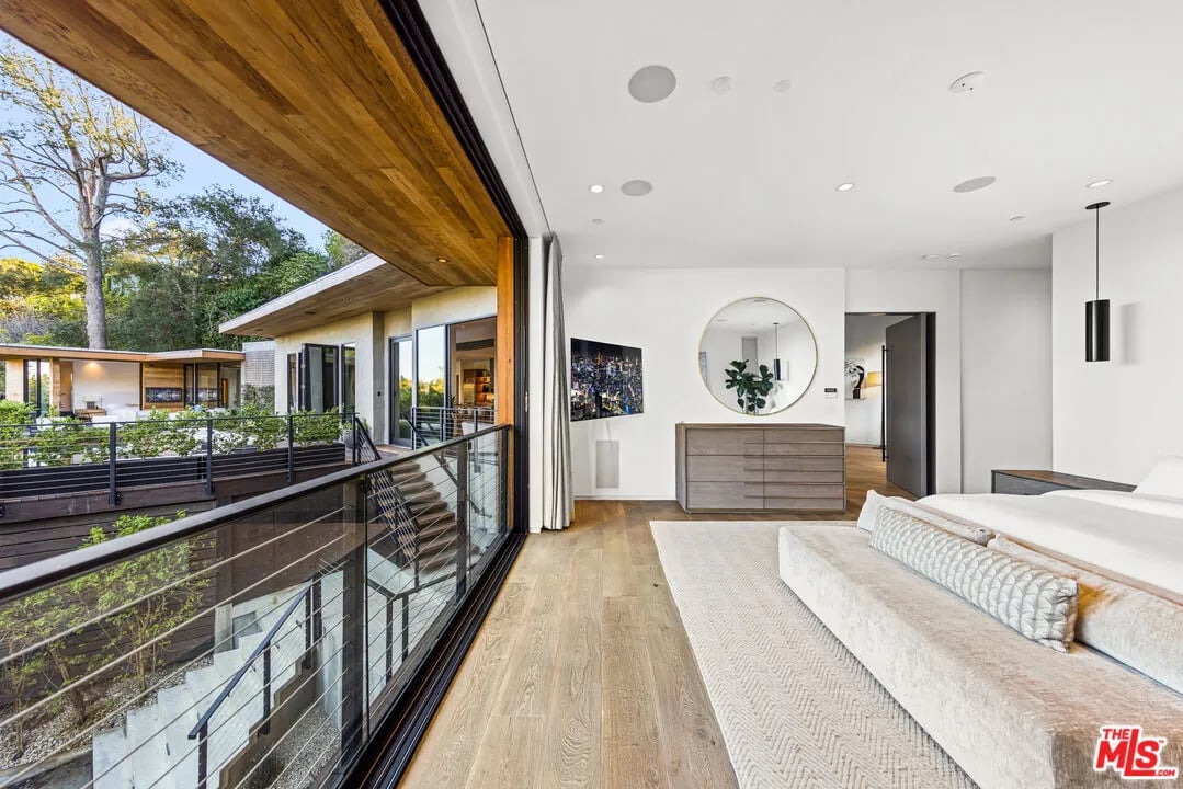 727 N Beverly Glen Blvd