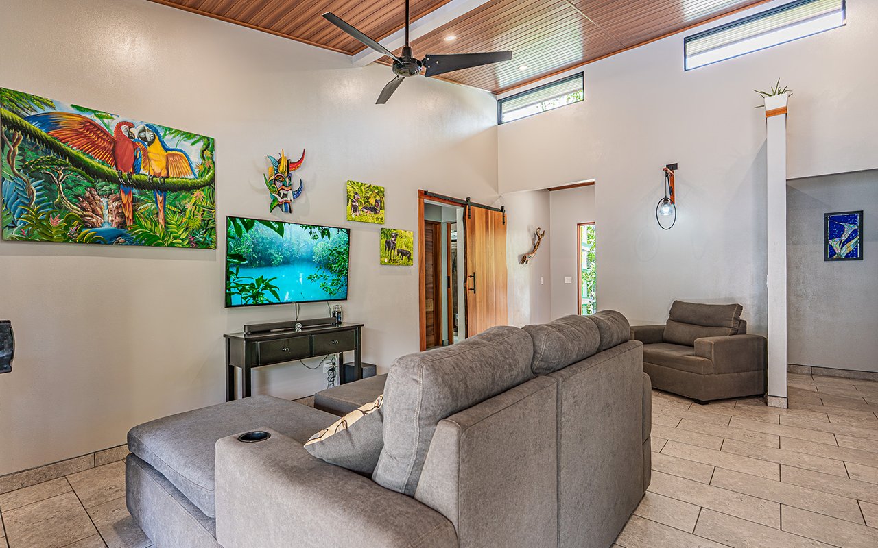 Home Near Downtown Uvita with Private Forest and Creek
