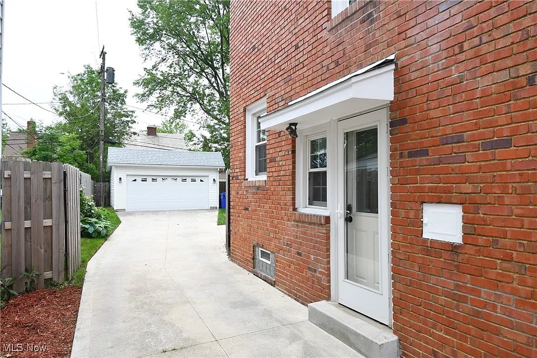 2482 Traymore Rd