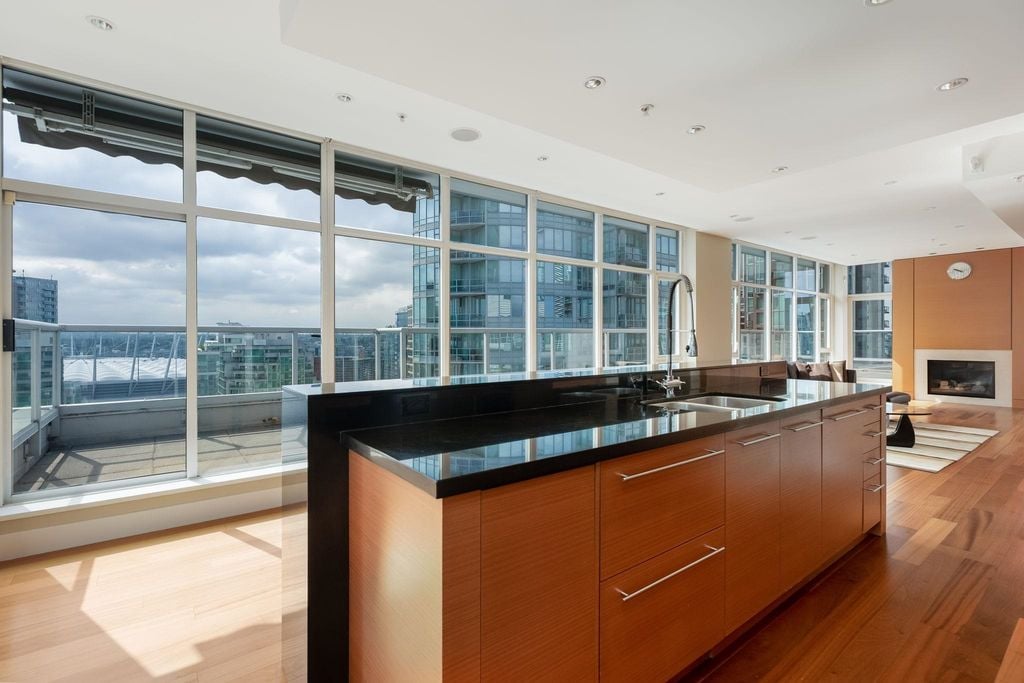 480 Robson St, #1901