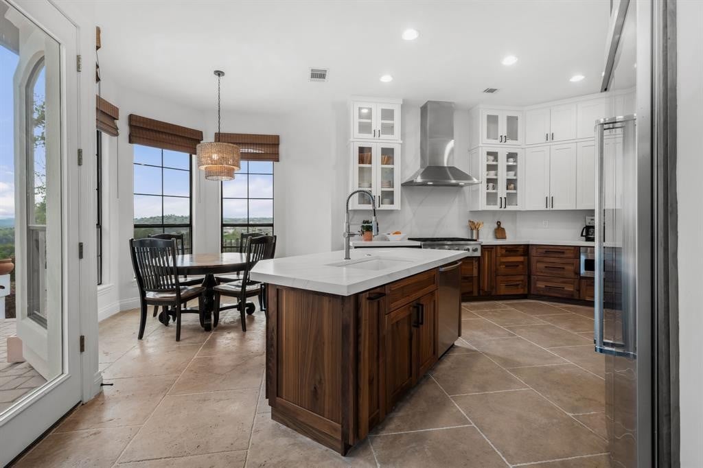 Sold in Lake Pointe