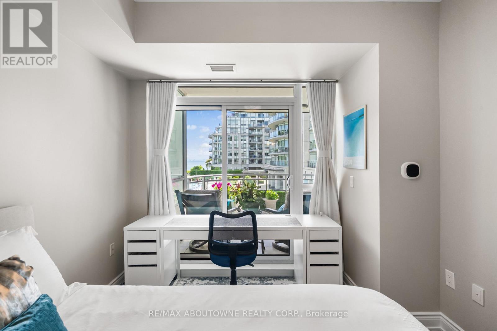 3500 Lakeshore Road W 205