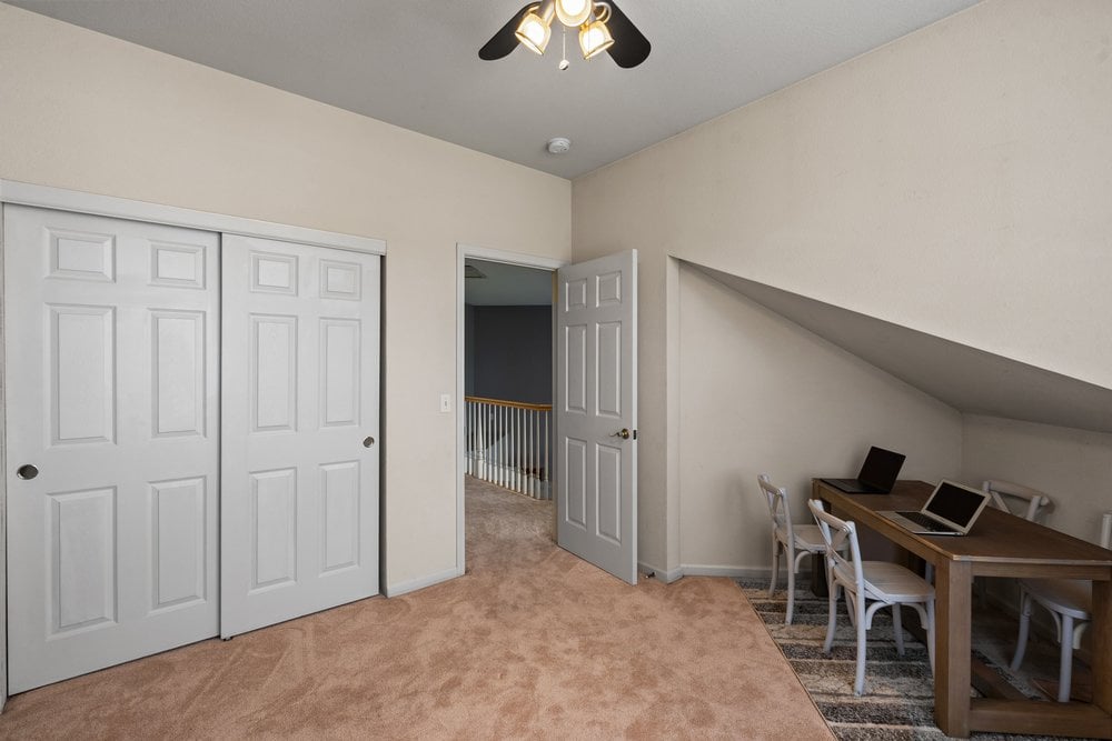2010 Falcon Ridge Dr