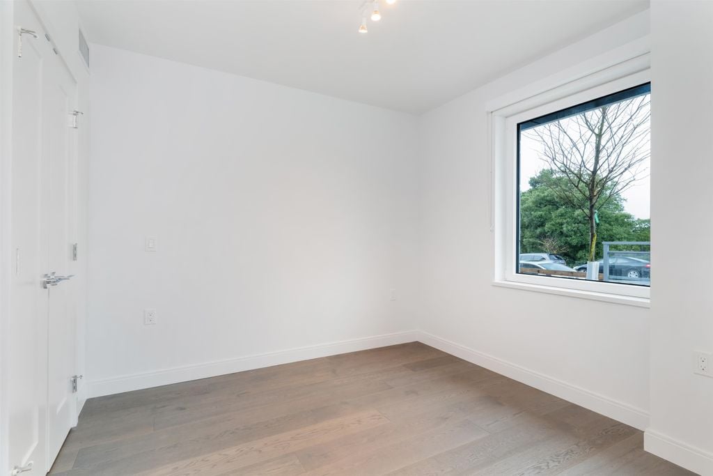 478 W 33rd Ave
