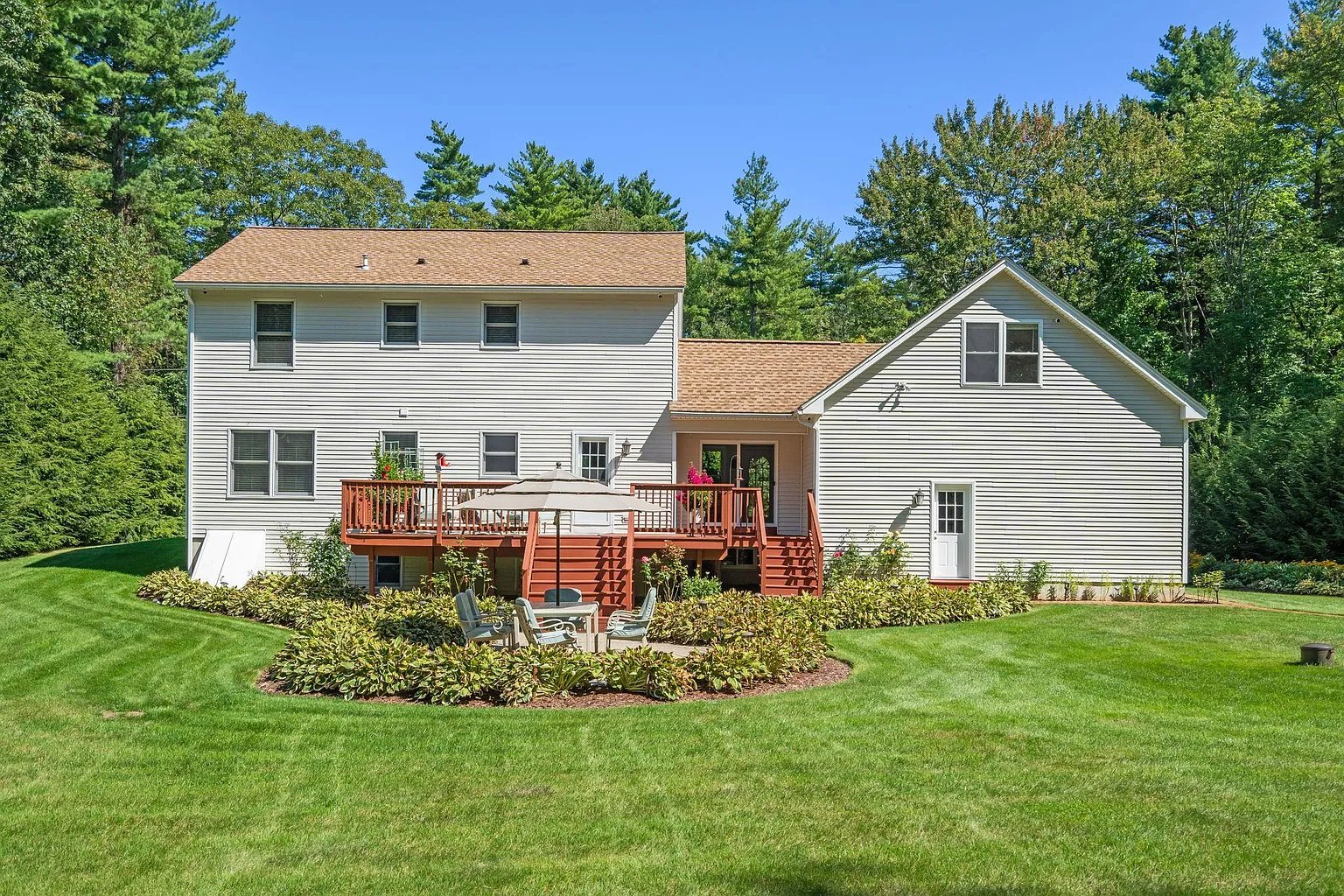 2 Brookside Ln