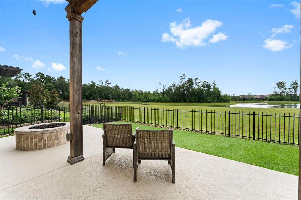 396 Connemara Dr