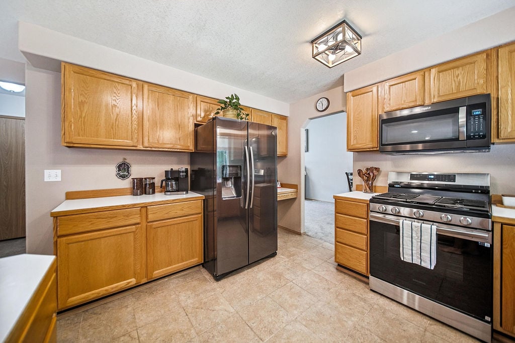 2147 Dunrobin Lane E