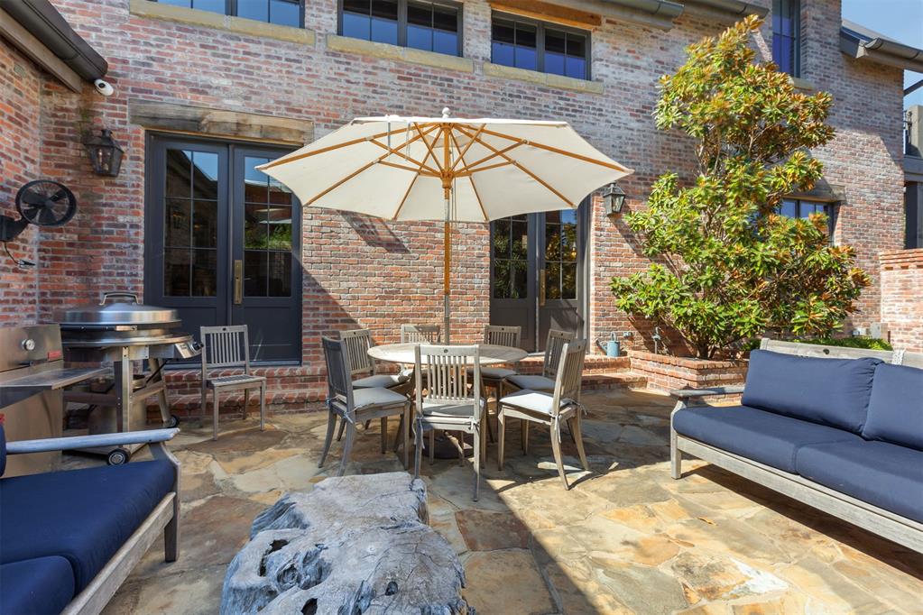 The Art of Lake Living: 38 Park Street Carlton Landing, Oklahoma - Wyatt Poindexter - The Agency