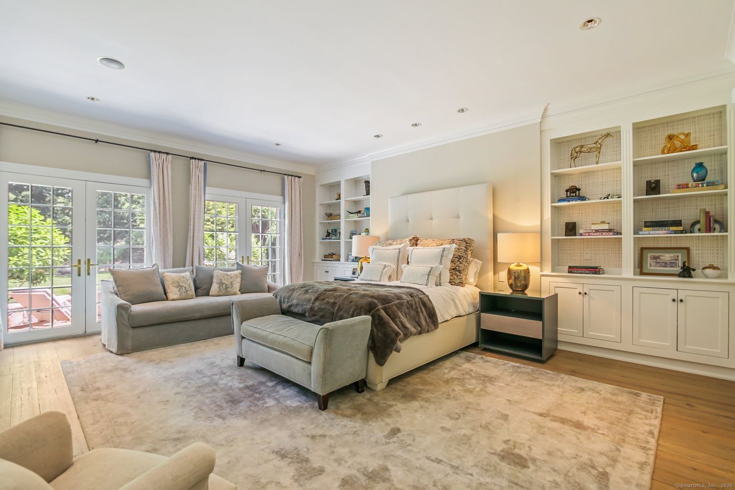 4 Longwood Dr