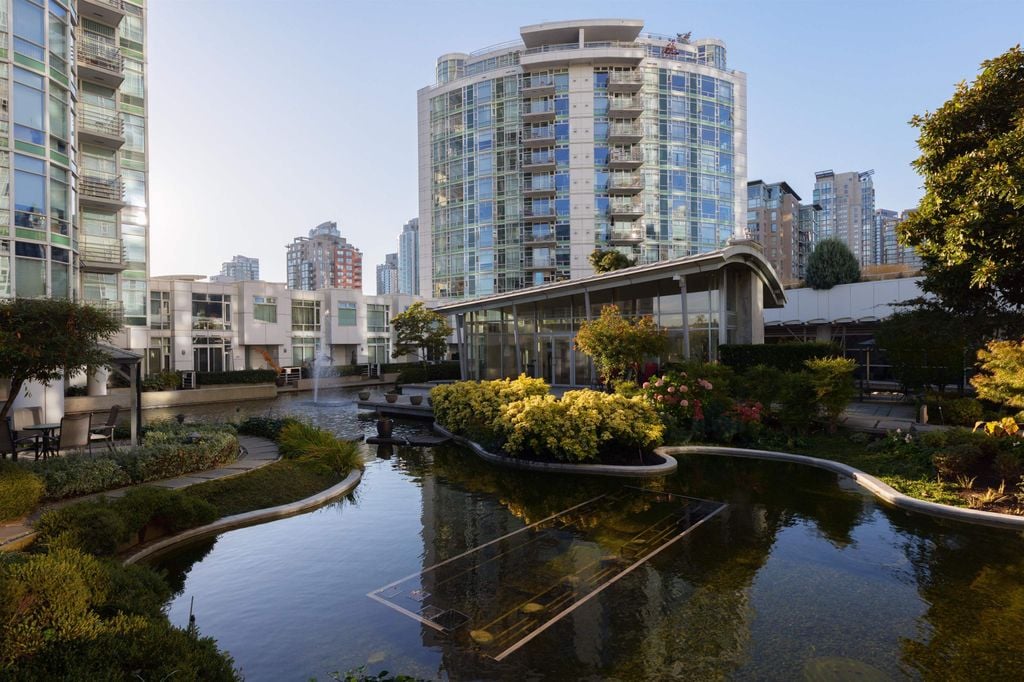 1199 Marinaside Crescent, #2305