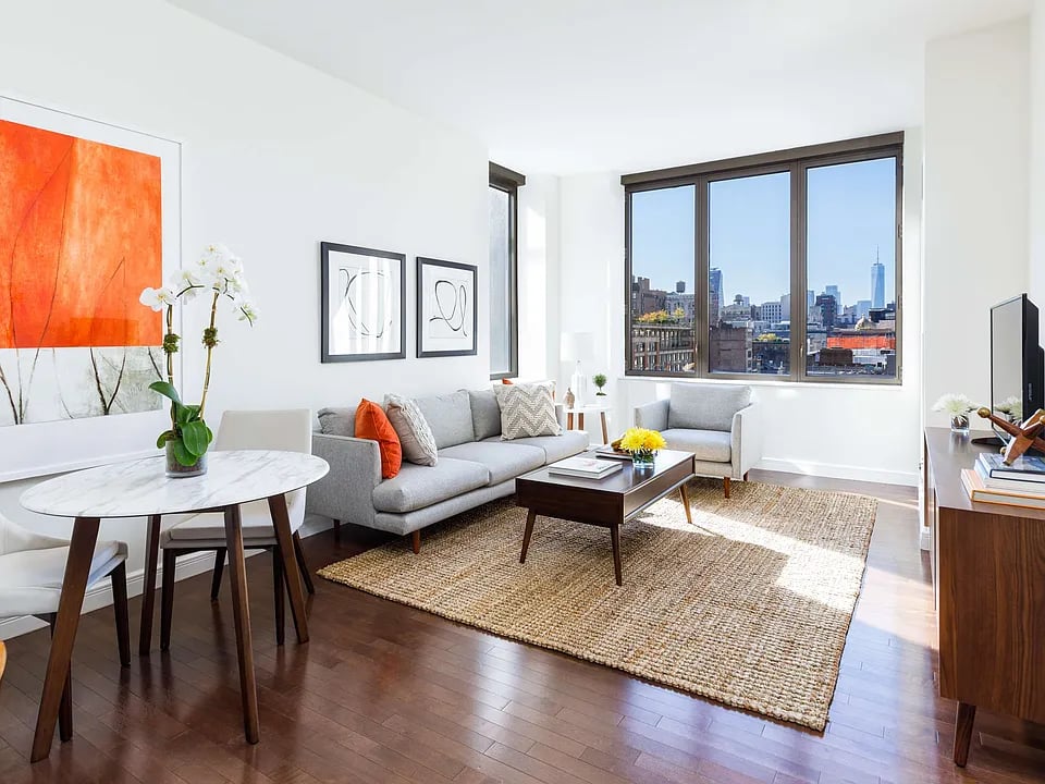 101 West 24th St, #9C