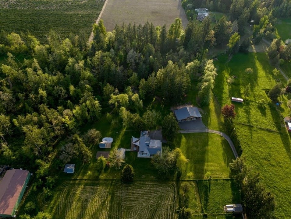 Remodeled Oregon City Farmhouse on 7.35 Acres