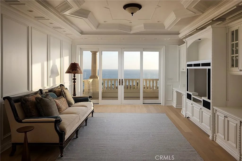 71 Ritz Cove