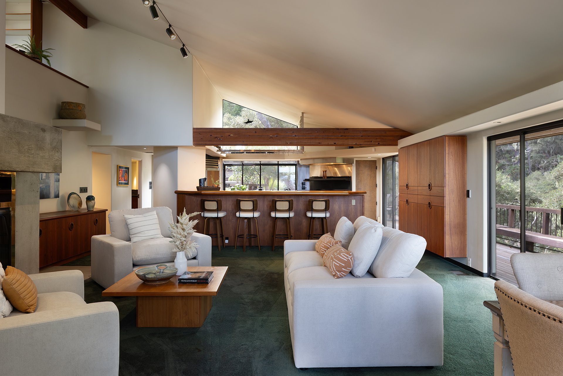 Carmel Bayview Retreat - 571 Viejo Rd