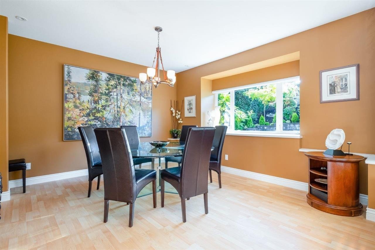 386 Beachview Dr