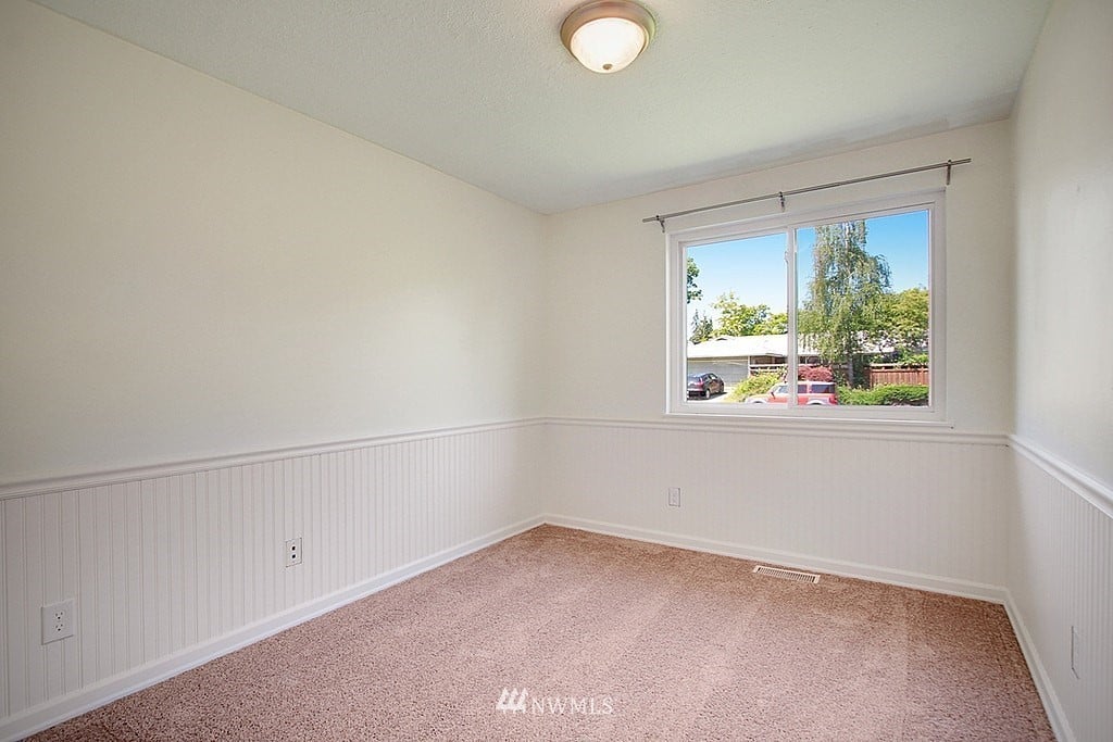 999 Tacoma Ave NE