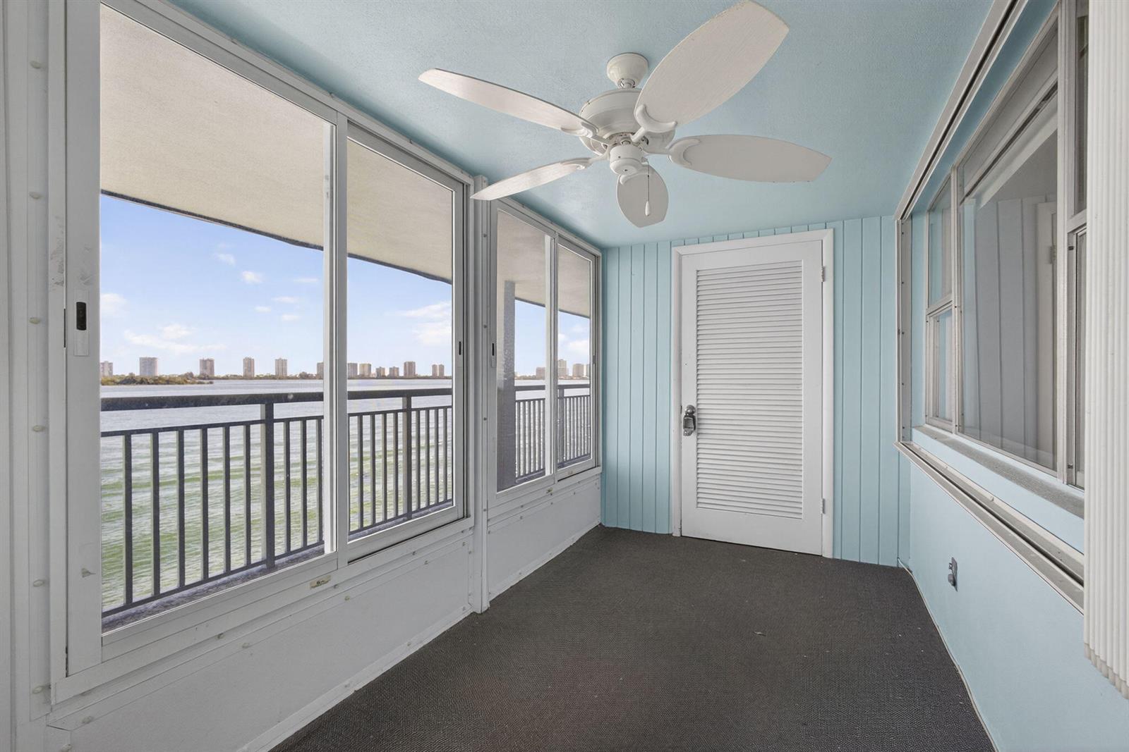 100 Shore 307 Ct