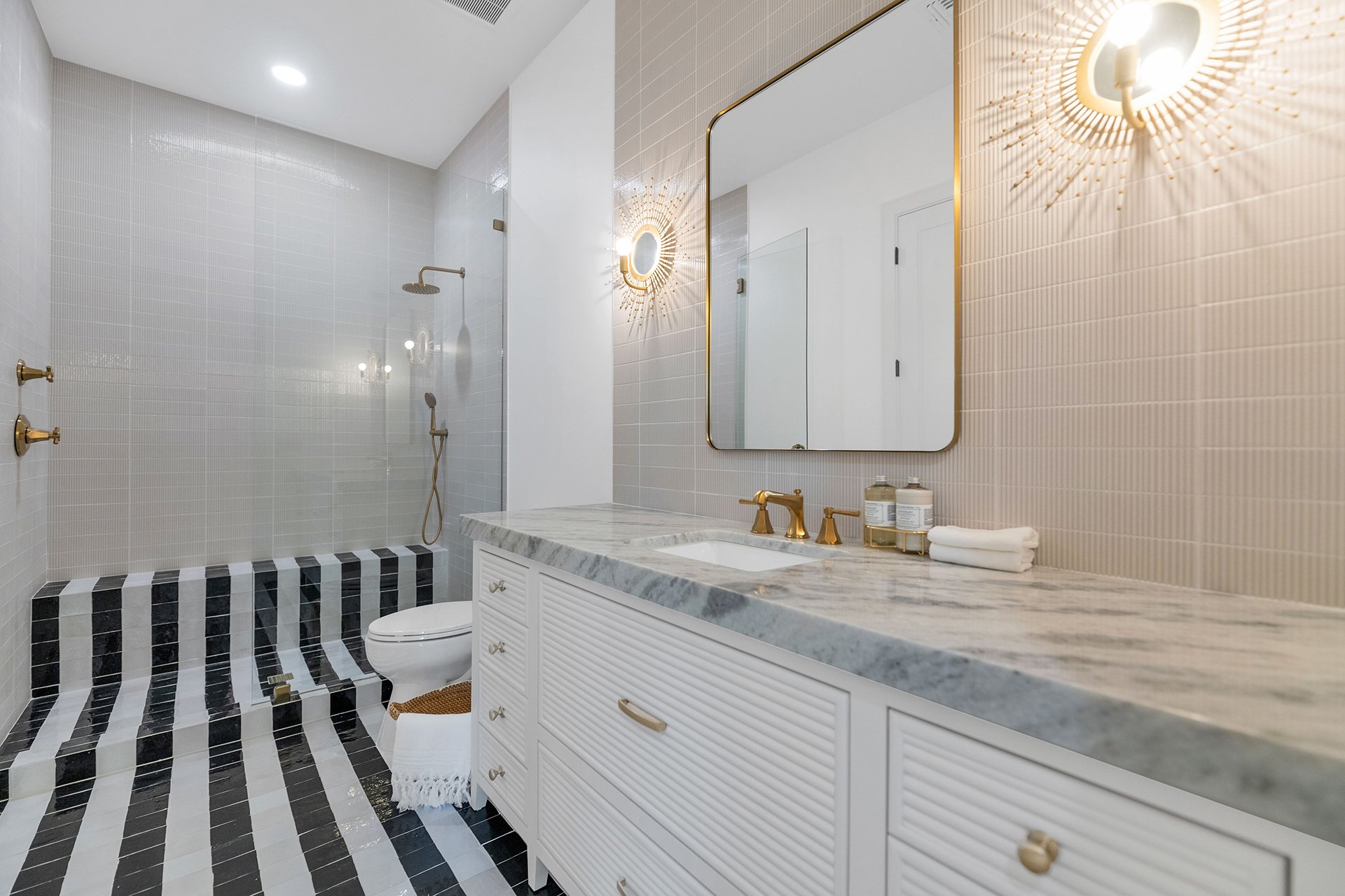 4244 N 45TH Place