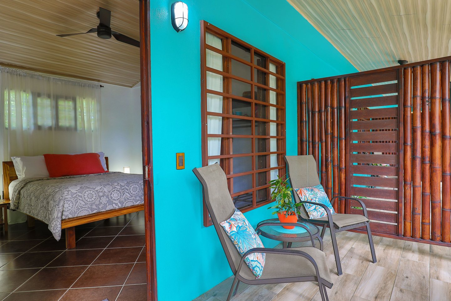 SUCCESSFUL BOUTIQUE HOTEL WITH OWNER’S HOME BY THE BEACH IN UVITA