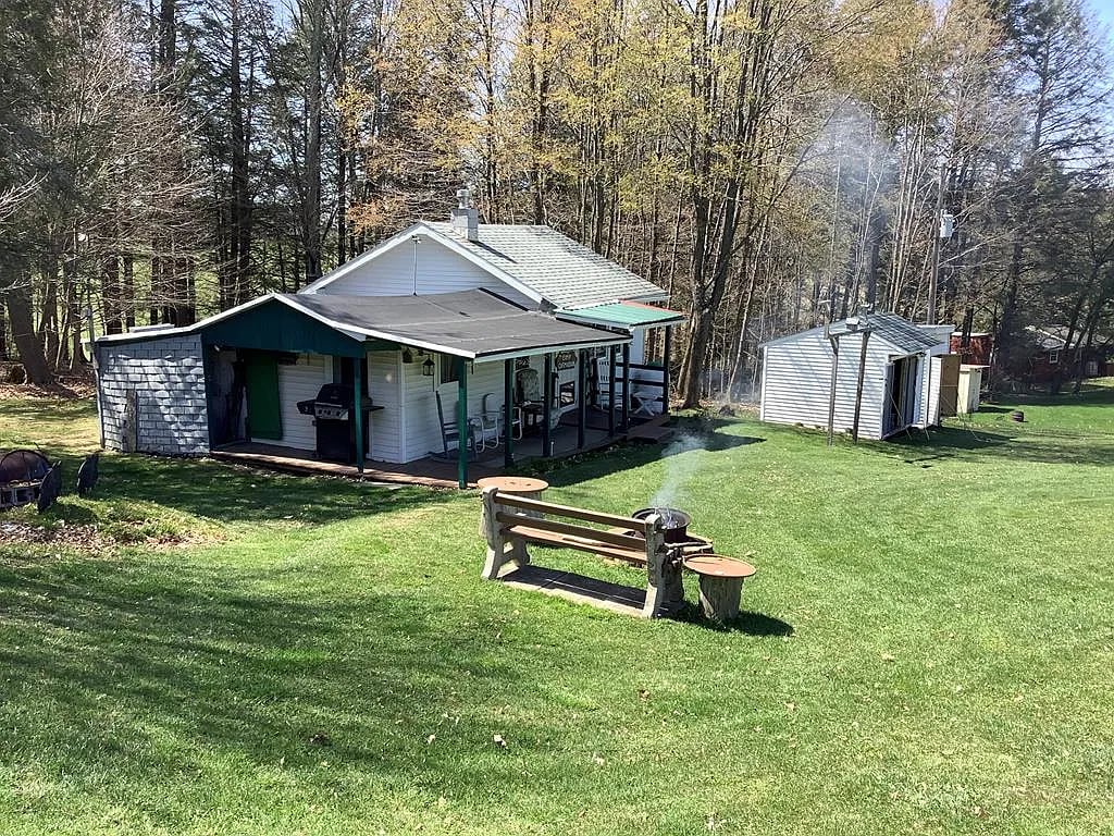 16 Bean Hill Rd