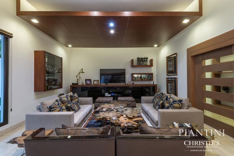 Casa Strata, Los Cacicazgos