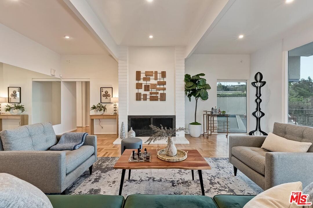 9662 Highridge Dr