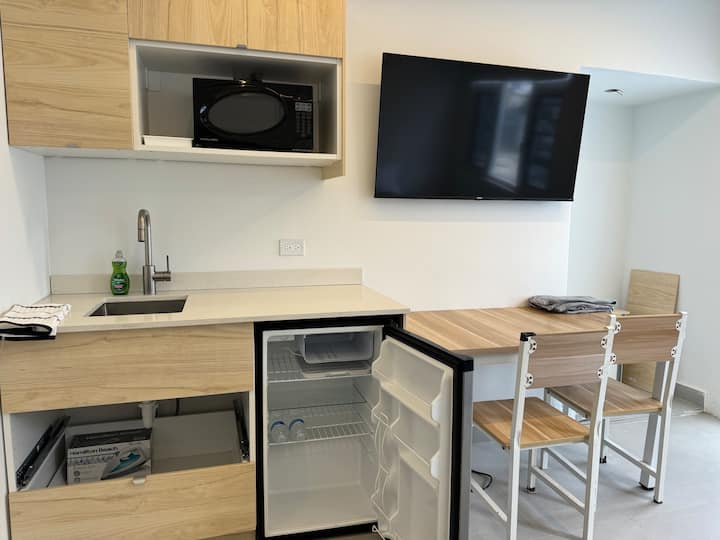 Beach House Apt 8 • King Studio w/ Kitchenette - Airbnb