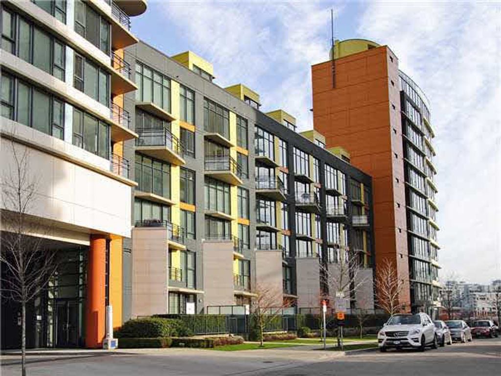 29 Smithe Mews #302
