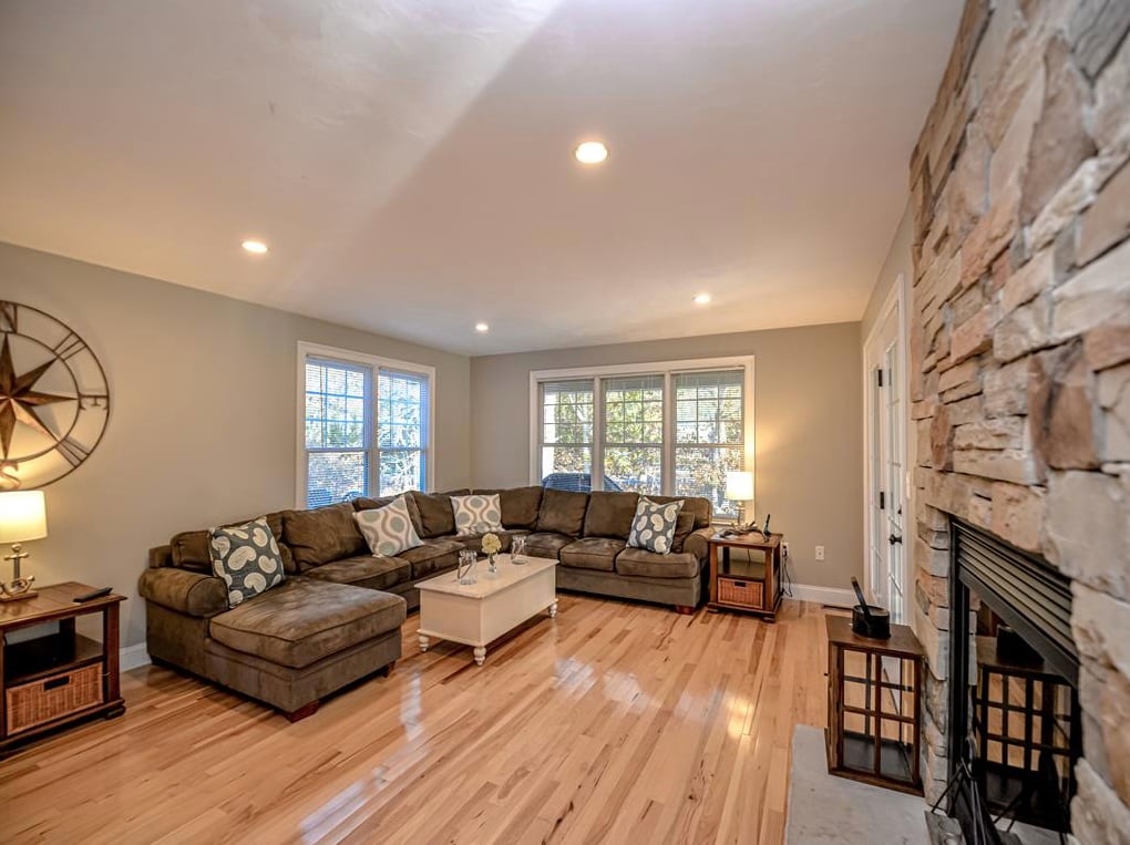 20 Swan Ln
