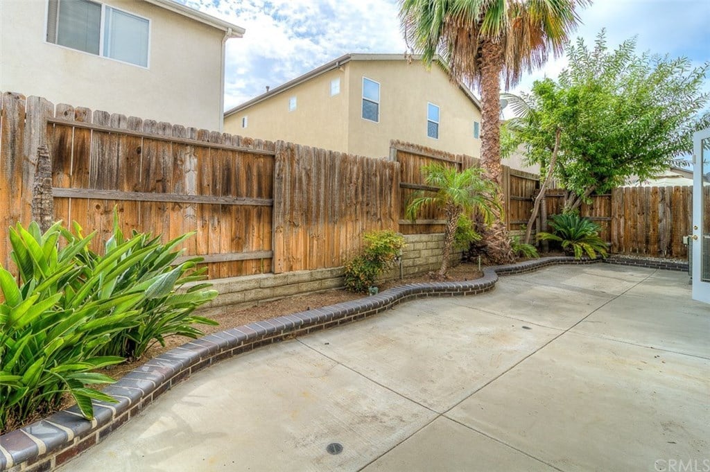 17544 Nutwood Dr