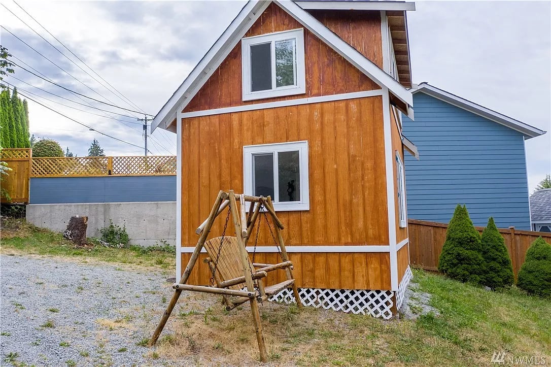 1389 SE Camano Dr