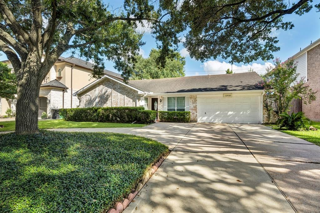 13910 Britoak Ln
