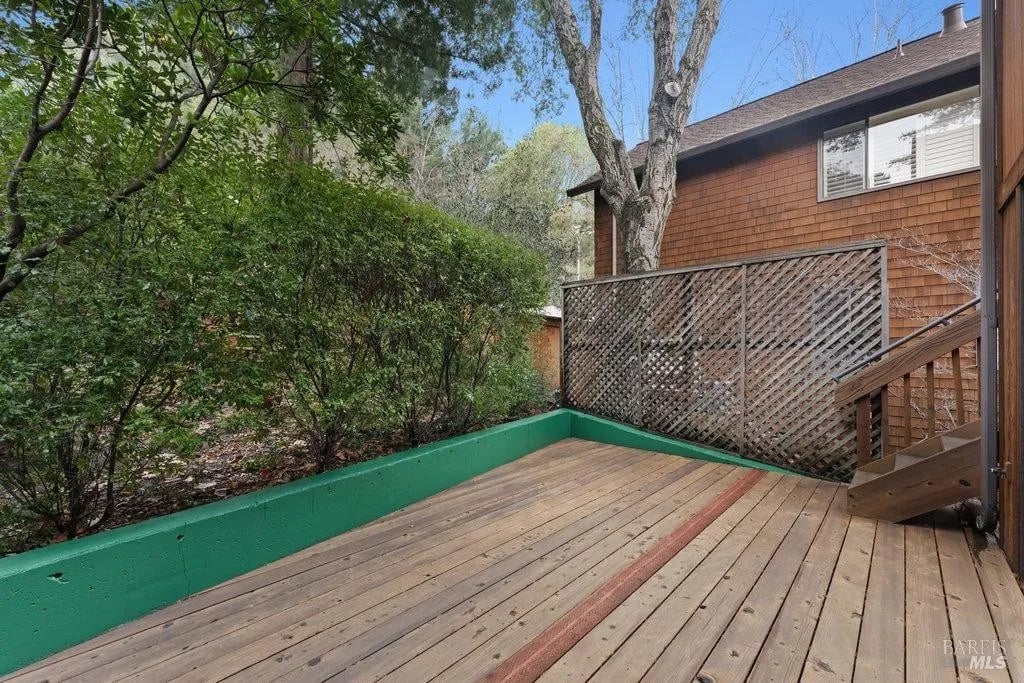 891 Magnolia Ave