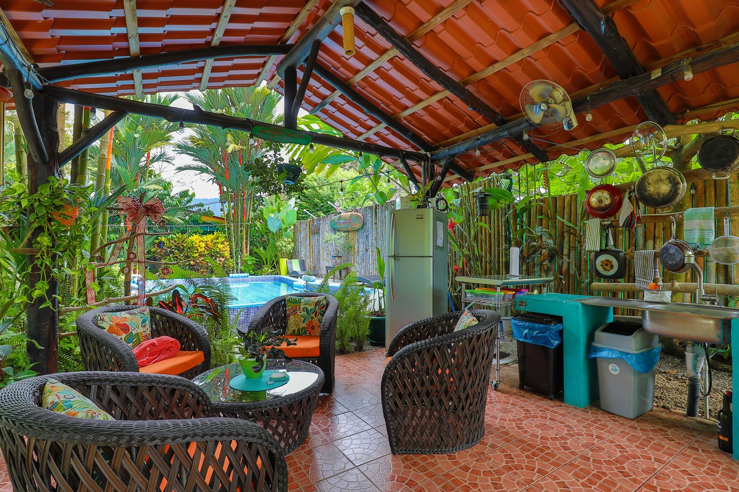 SUCCESSFUL BOUTIQUE HOTEL WITH OWNER’S HOME BY THE BEACH IN UVITA