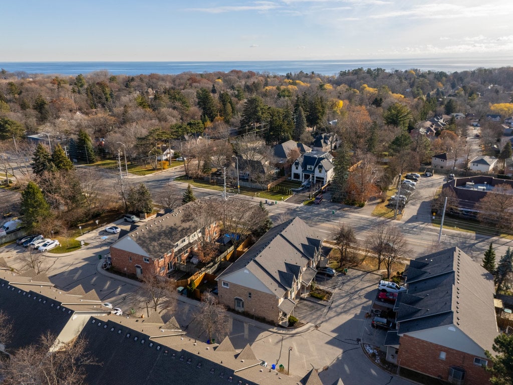 TH21-1385 Lakeshore Rd W 