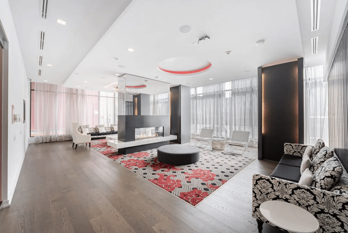 560 Front Street West, Suite 621